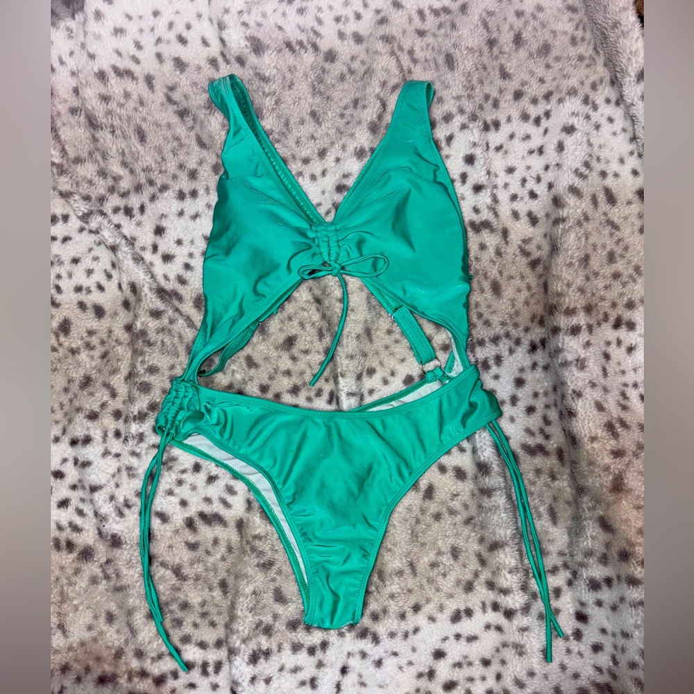 WOMENS ONE PIECE BATHING SUIT